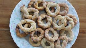 Ancient roman lucanian sausage recipe:pepper is ground with cumin, savory, rue, parsley, condiments, bay berries instead, try the easier modern recipe. Roman Honey Biscuits