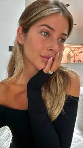 @fannyrusso__ 𝒘𝒆𝒂𝒓𝒊𝒏𝒈 𝒕𝒉𝒆 𝑺𝒂𝒏𝒕𝒂 𝑩𝒂𝒓𝒃𝒂𝒓𝒂 𝒕𝒐𝒑  𝒇𝒓𝒐𝒎 @1997pilatesclub 🧘🏼‍♀️🤍