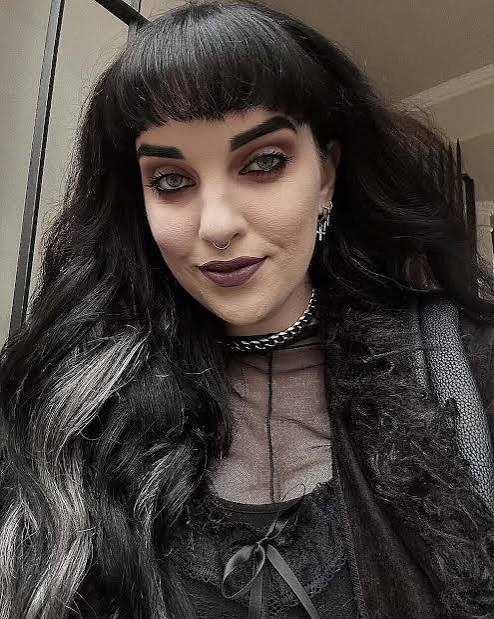 25 Vampire Hairstyles for Halloween That Wow in 2026