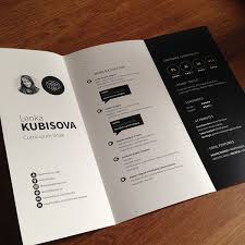 10 Eye Catching Graphic Designer Resumes Bewerbung Design Lebenslauf Design Kreativer Lebenslauf