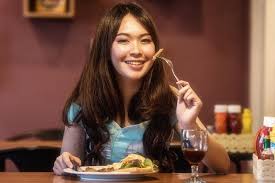 Bahkan secara signifikan mampu mengontrol nafsu makan. Kapan Jam Makan Malam Yang Baik Menurut Kesehatan Halaman All Kompas Com