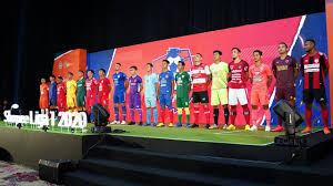 Endonezya futbol liginin geçmiş ve günümüzdeki yapısı için bkz. Ironi Klub Papua Berkompetisi Di Liga 1 Dan Liga 2 Persipura Paling Eksis I Papua