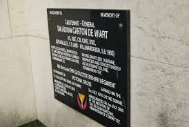 В этой статье используется бельгиец фамилия: Plaque Lieutenant General Sir Adrian Carton De Wiart Thiepval Tracesofwar Com