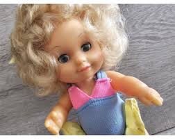 VTG 1993 Poupée fille Cititoy et tenue 6 po. Vinyle en tissu blond bleu  yeux endormis