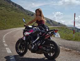 cbr400r zx 11 roadsterを乗り回すお姉さん 10月12日バイク女子 放送局 ガールズバイカー ヘルメット 車 バイク モーターサイクル オートバイ バイカー 女性ライダー 美女ライダー 女性バイカー helmet bikergir バイク 女子 女性