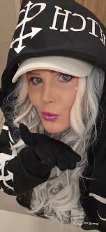 What are people's user names? I want to make friends! Mine is Christine  LaScala