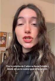 Lo mejor de todo es que la canción es por una heladera xd