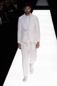 Armani collezioni uomo | abiti uomo, sposo e abiti da sposa from i.pinimg.com. Giorgio Armani Uomo I 15 Migliori Abiti E Abbinamenti Per L Estate 2018 Moda Uomo Moda Donna