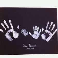 Black And White Canvas Family Photos My Family Handprint Project With An Infant Our Handprints In White Acrylic Paint On A Black Canvas Familie Basteln Deko Basteln Baby Basteln