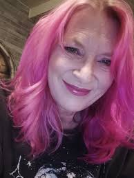 Life with pink hair is just matching everything 😂