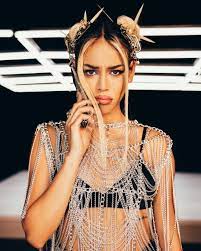 Danna paola incendió las redes sociales y levantó gran expectativa en sus fans tras el adelanto de su nuevo videoclip musical kaprichosa, sencillo apunta a convertirse en otro gran éxito para la cantante. Ilx22lianj37cm