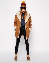 Le manteau en peau retournée fait partie des grandes tendances de l'hiver de nos jours. 10 Idees De Manteau Peau Retournee Manteau Manteau Peau De Mouton Veste Peau De Mouton