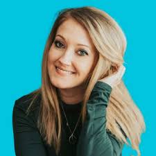 Amanda Meadows's Instagram, Twitter & Facebook