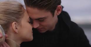 Открыть страницу «josephine langford» на facebook. Hier Ist Der Lang Erwartete Und Sehr Sinnliche Trailer Von After We Fell Film Nach Welt