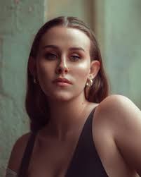 Kasey Rollins's Instagram, Twitter & Facebook