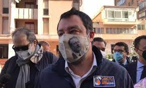 Ma la mascherina salvini non la indossa correttamente, la tiene abbassata. E Salvini Prima Del Processo Sfoggia La Mascherina Con L Effigie Di Borsellino Rifarei Tutto La Sicilia