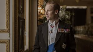 صدى البلد شاهد أول صورة لـ توبايس مينزيس من مسلسل The Crown