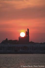 Coucher De Soleil Sur L Eglise Notre Dame De Royan Charente Maritime Sunset Sunrise Sunset
