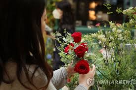 장미, 향수, 키스] 성년의 날에는 관례로 3가지 선물을 하는데요. ì„±ë…„ì˜ ë‚  ìž¥ë¯¸ê½ƒ ì—°í•©ë‰´ìŠ¤