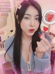 最新大瓜，据网友爆料坐拥百万粉丝的女网红谭晓彤“下海”了_凤凰网