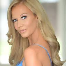 Brittany Martin (@brittlynnm)