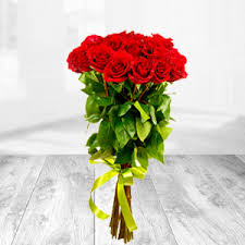 Surprises mean a lot when flowers are added in it because, without these blooms, gifts are definitely our elegant flowers include a bouquet of red roses, pink roses, yellow roses, white roses, blue rose, black rose and even golden roses. Send Rose Bunch To Hyderabad Online Rose Bunch Delivery In Hyderabad By Hyderabadflorist Co In