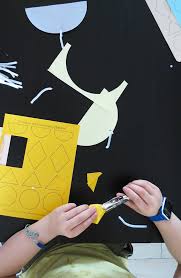 Wall decoration ideas with paper craft. Make A Beautiful And Easy Wall Hanging With Paper Ohoh Deco