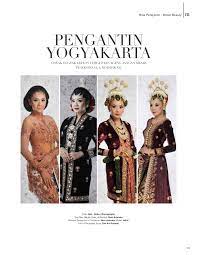 Sanggul rambut tersebut diisi juga dengan irisan daun pandan dan ditutup rajutan bunga melati. Majalah Mahligai Rias Pengantin Yogyakarta