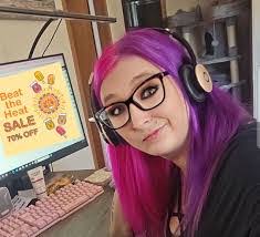 Amanda Plouffe's Instagram, Twitter & Facebook