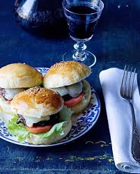 Hamburgers De Canard Au Barbecue Pour 6 Personnes Recettes Elle A Table Recette Recettes De Cuisine Cuisine A La Plancha Recette Plancha