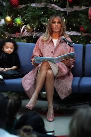 First Lady Melania Trump Makes Christmas Visit To Children S National Hospital First Lady Melania First Lady Melania Trump First Lady