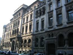 Ce vârstă are cea mai veche clădire din românia? Marmorosch Blank Una Dintre Cele Mai Frumoase ClÄƒdiri Din BucureÈ™tiul Vechi E TransformatÄƒ In Hotel De Lux E Demolat È™i Vechiul Sediu Al Brd Care Se Potrivea Ca Nuca In Perete In