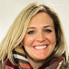 Kristin Cummins's Instagram, Twitter & Facebook