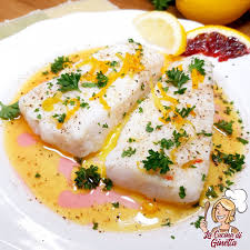 Il merluzzo al limone è un secondo piatto di pesce facile e gustoso, ideale per il pranzo e la cena di ogni giorno. Filetti Di Merluzzo Con Salsa Agli Agrumi La Cucina Di Ginetta