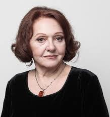 Estela Jauregui's Instagram, Twitter & Facebook