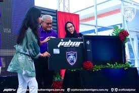Discover more posts about dato' dennis muhammad abdullah. Johorsoutherntigers On Twitter Hh Tunku Tun Aminah Binti Sultan Ibrahim Johor Darul Ta Zim Fc Jdt President And Husband Dato Dennis Muhammad Bin Abdullah Attended The Jdt Visa Card And Yayasan Jdt Membership