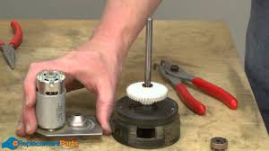 Black And Decker Grass Hog Xp Troubleshooting How To Replace The Spindle Shaft Assembly On A Black And Decker Cst1200 String Trimmer 90522788sv Youtube