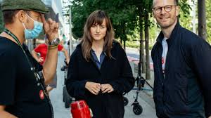 Renate reinsve, herbert nordrum og regissør joachim trier under innspillingen av «verdens verste menneske». Sf Studios Norge Pressrum