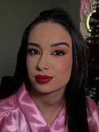 ✨ CARTA ABERTA PARA TODAS AS NOIVAS Queridas noivas, Antes mesmo de te  maquiar, eu te observo — não para mudar quem você é, mas para entender a  sua essência. Cada detalhe