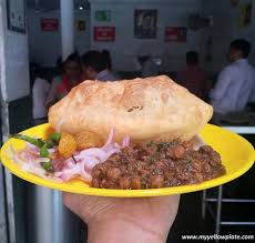 But that are a few restaurants and food stalls in mumbai that do have delicious chole bhature. 10 Legendary Places To Eat Best Chole Bhature In Delhi My Yellow Plate