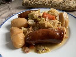 Chou Vert Braise Aux Saucisses Recette En 2020 Recette Chou Recette Chou Vert Recette