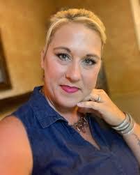 Sarah Sisk's Instagram, Twitter & Facebook