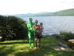 Use of video content for personal projects is at your own risk. Very Funny A Green Screen Body She Can Simulate Any Person Next To Her Funny Family Photos Awkward Family Photos Funny Family Pictures