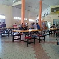 There are 34 university colleges and 10 foreign university branch campuses too (list updated as at september 2019). Photos At Kafeteria Kolej Kediaman Anugerah Bestari Universiti Malaysia Sabah Cafe