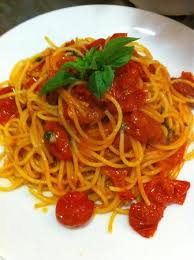 Versate i peperoni e i pomodorini 5 , salate, coprite con il coperchio 6 e cuocete per 10 minuti. Spaghetti Con Pomodorini E Basilico Picture Of Peccati Di Gola Glyfada Tripadvisor