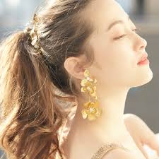 送料無料】 ケンドラスコット レディース ピアス・イヤリング アクセサリー Longhorn Hoop Earrings Gold ピアス レディース  K18ポスト ジルコニア 4mm 金属アレルギー ニッケルフリー 韓国ピアス ギフト【tocotto】（トコット） 【公式】ピアス レディース  韓国ピアス ...
