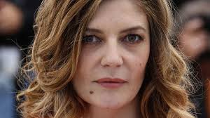 La chirurgie du grain de beauté du visage est de pratique courante et sûre. L Interview Miroir De Chiara Mastroianni L Express Styles