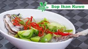 Masukkan daun jeruk, serai, daun salam dan lengkuas, tumis hingga layu. Sup Ikan Kuwe Resep 381 Youtube