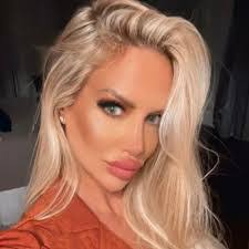 Sandra Petroff's Instagram, Twitter & Facebook