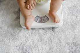 Pria yang sudah menikah bahkan hanya sesekali saja atau tidak sama sekali karena bisa berhubungan badan dengan pasangannya. Moms Ini Berat Badan Ideal Bayi 0 12 Bulan